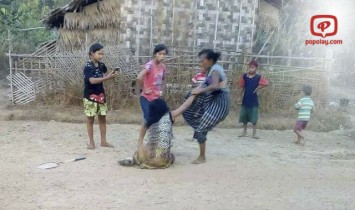 ဆယ္အိမ္မွူးဇနီးနဲ႔ သမီးႏွစ္ဦးက အမ်ိဳးသမီးႀကီးတစ္ဦးအား ဝိုင္းဝန္းရိုက္ႏွက္